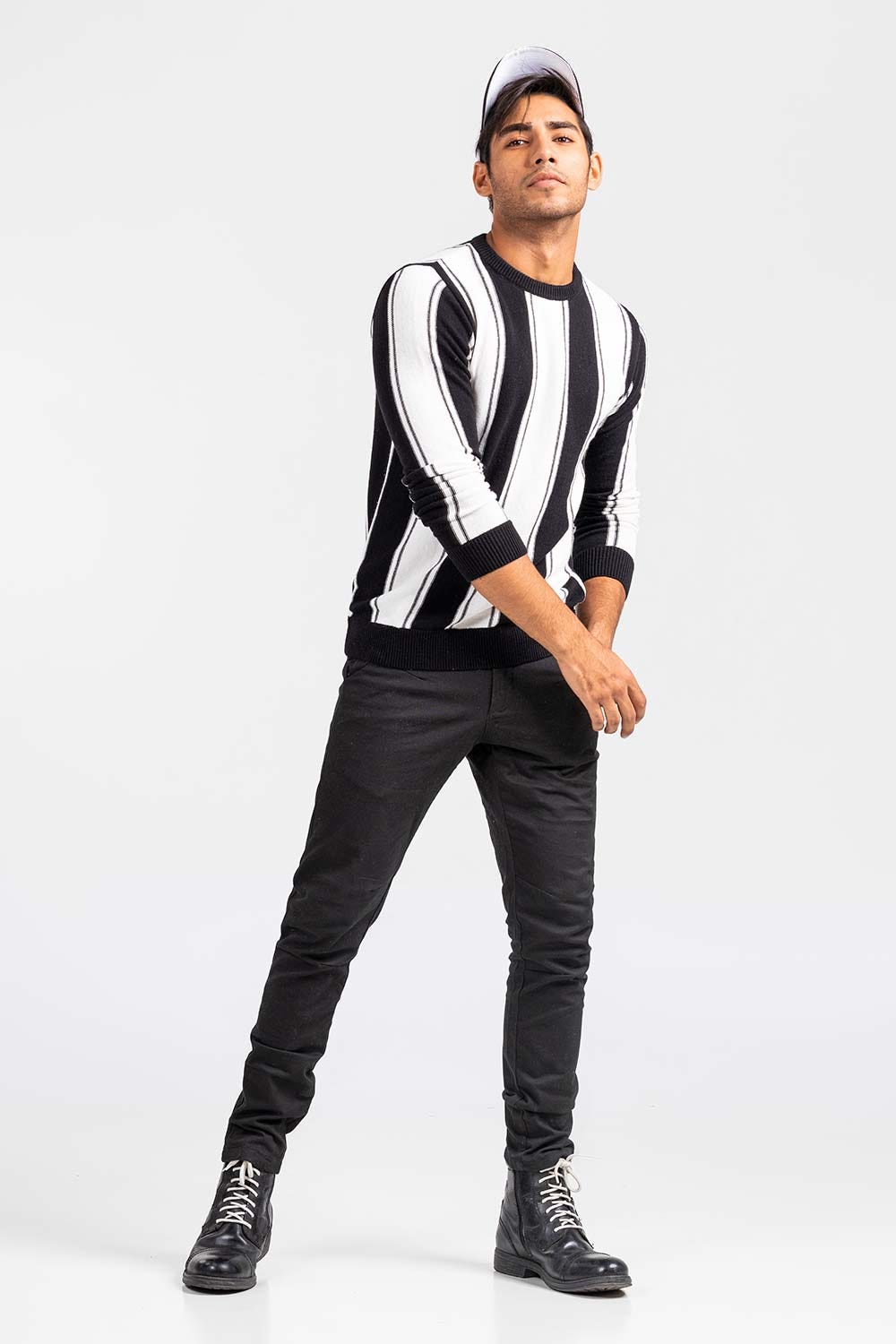 Black-White Fashion Sweater FS-SWT-FD-370-01