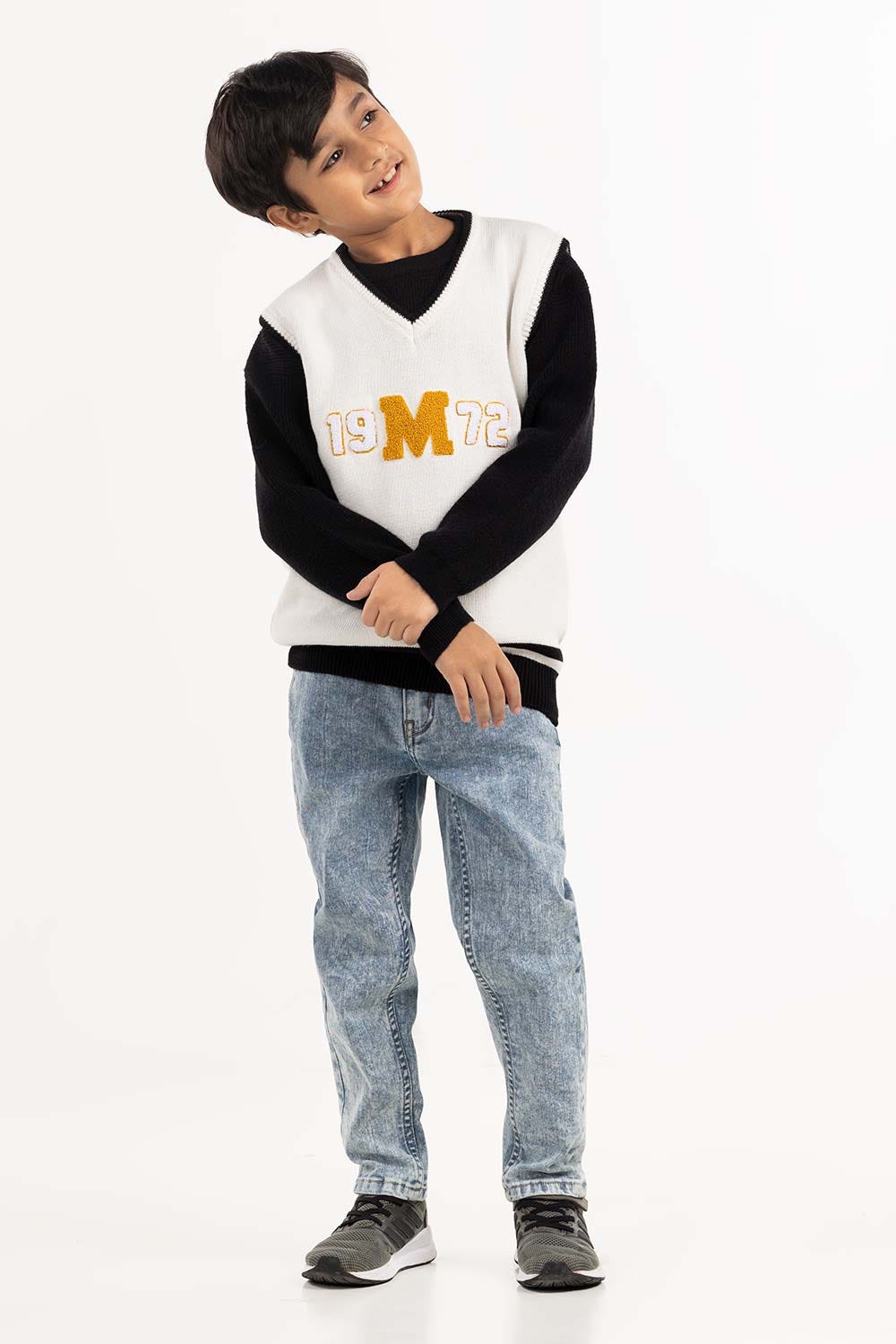 Junior Boy Black V Neck Sweater 224-311-039