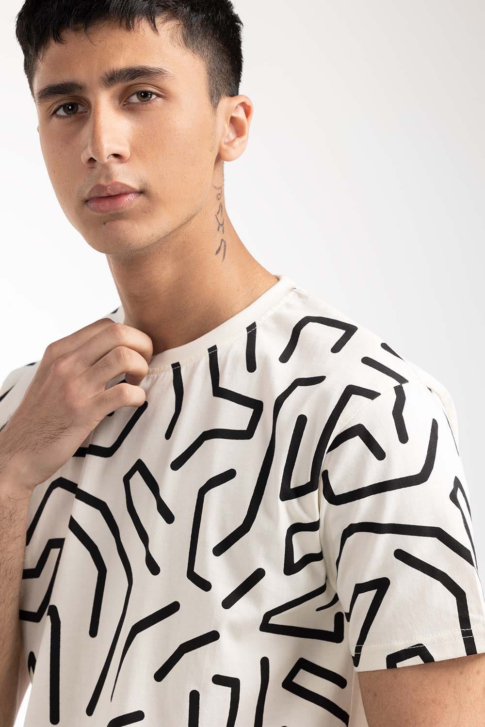 Lines Print T-Shirt 224-113-038