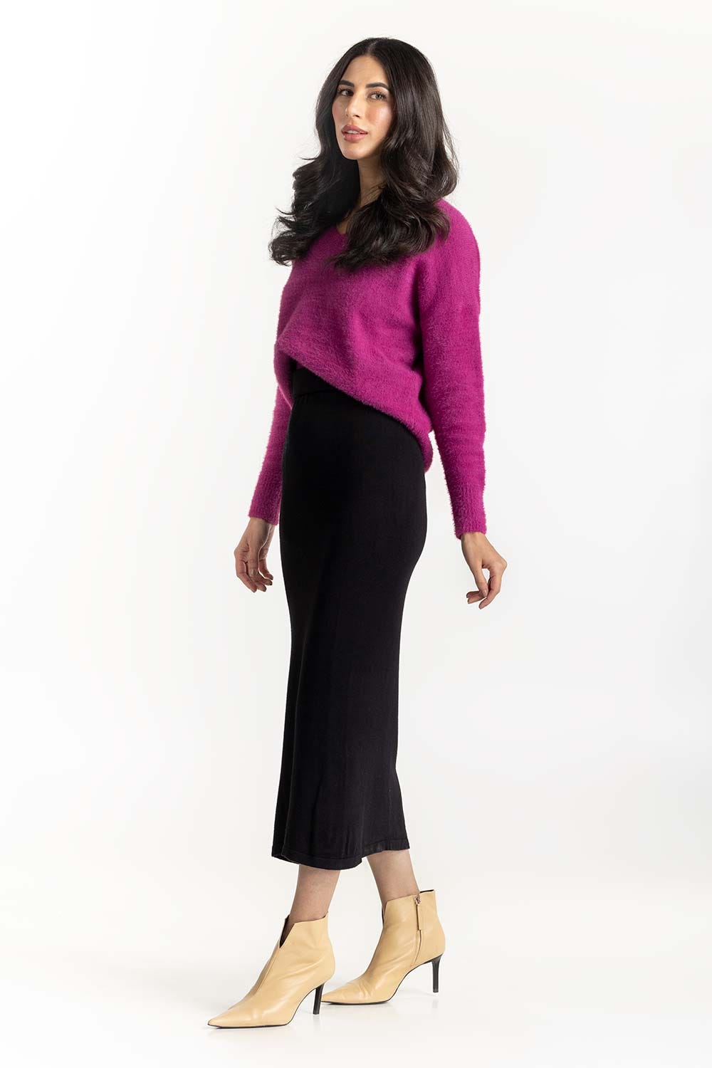 Magenta V-Neck Knit Sweater 224-211-023