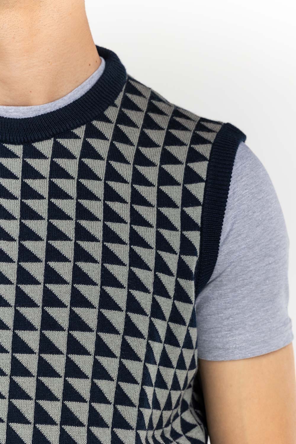 Multi Color Pattern Crew Neck Sleeveless Sweater SWT-FSLCN22-138