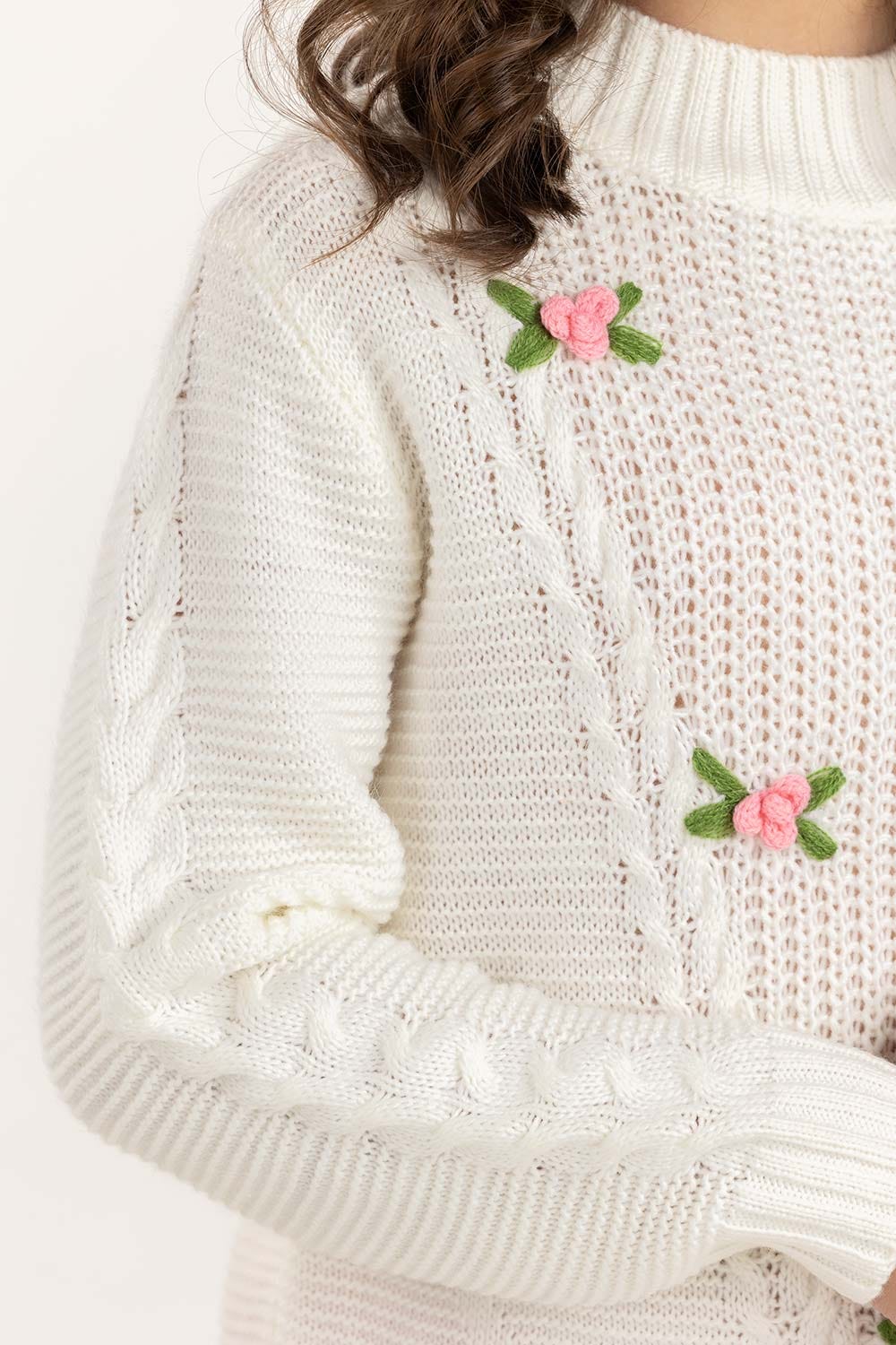 Junior Girl Off-White Loose Knit Sweater With Crew Neck 224-411-038