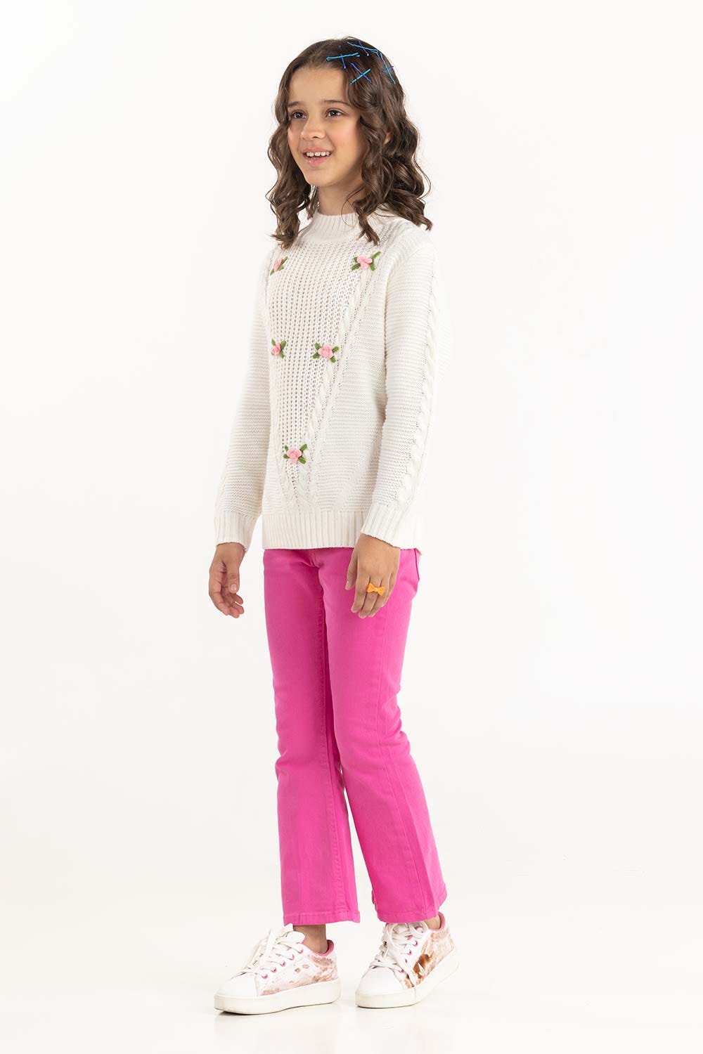 Junior Girl Off-White Loose Knit Sweater With Crew Neck 224-411-038